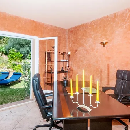 Sleeps 10 Pool Wifi Villa