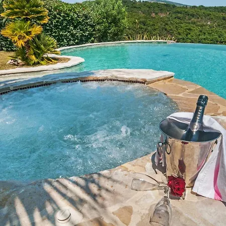 Vila Sleeps 10 Pool Wifi