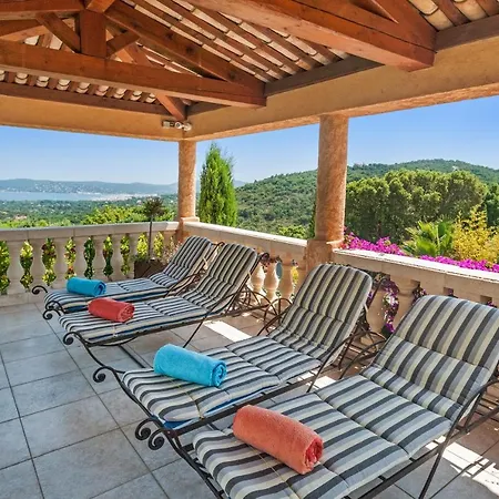 Sleeps 10 Pool Wifi Vila
