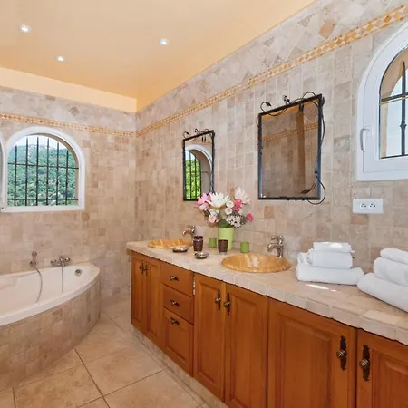 Sleeps 10 Pool Wifi Vila *